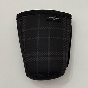 NWOT Thirty-one Handle Koozie in Chunky Plaid Black